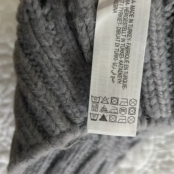 Zara Charcoal Gray Braided Cable Knit Sleeveless Crewneck Sweater Vest - Picture 6 of 8